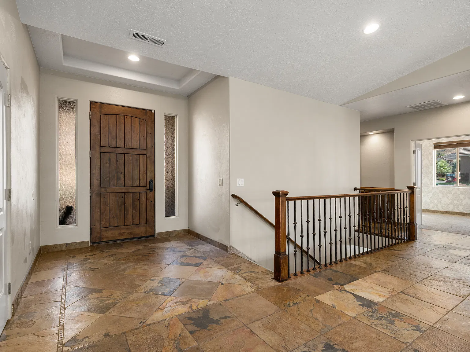 7 bed, 4456 sqft, $3,950 — Photo 2
