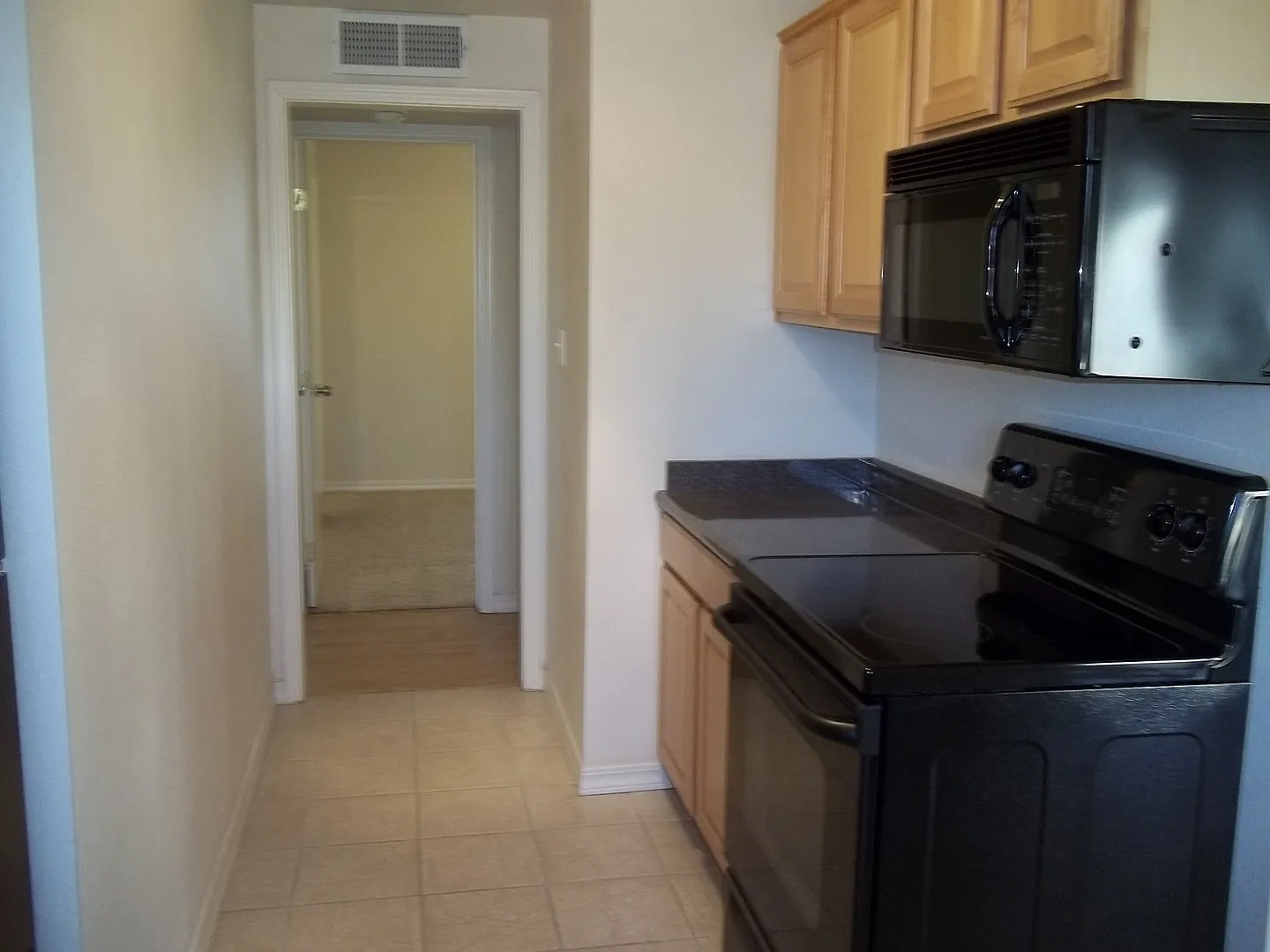 Clovis area home offering nice updates. Close to Fresno State, shopping and FWY 168. — Photo 3