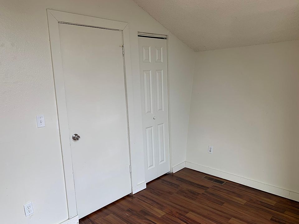 1st image of 1583 8th St NE Unit B