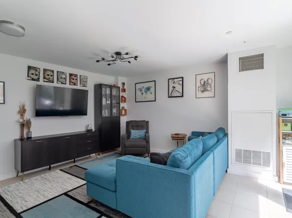 560 Carroll Street image 12 of 16