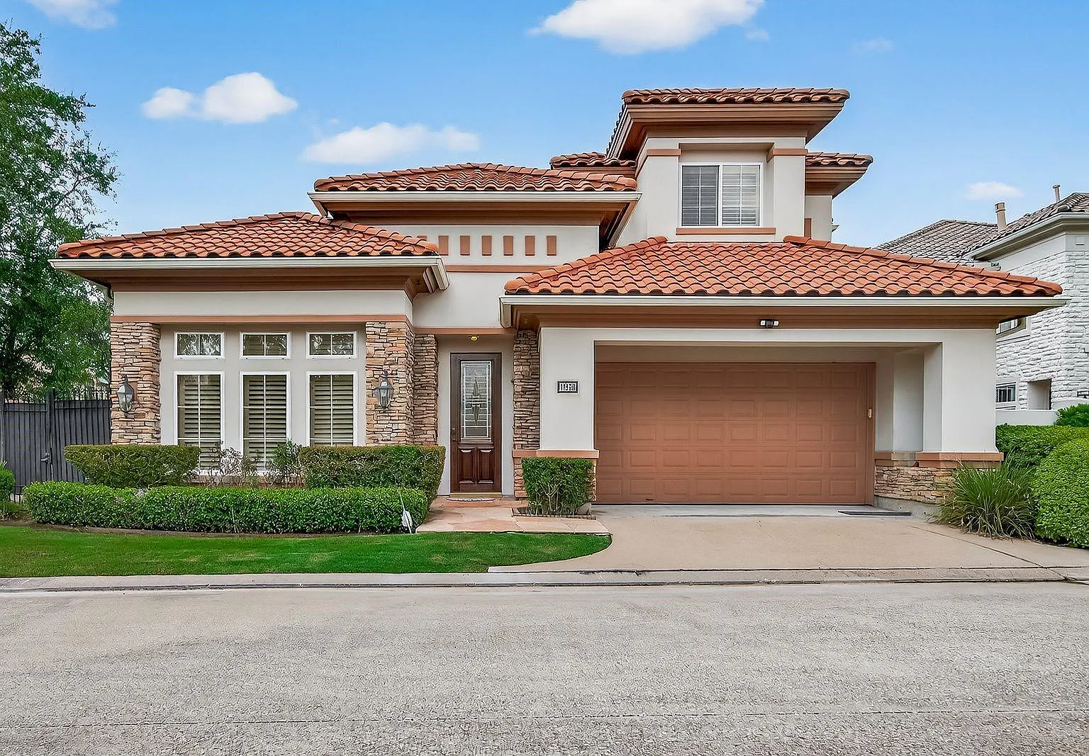4 bed, 4.5 bath, 3652 sqft, $6,000 — Photo 1