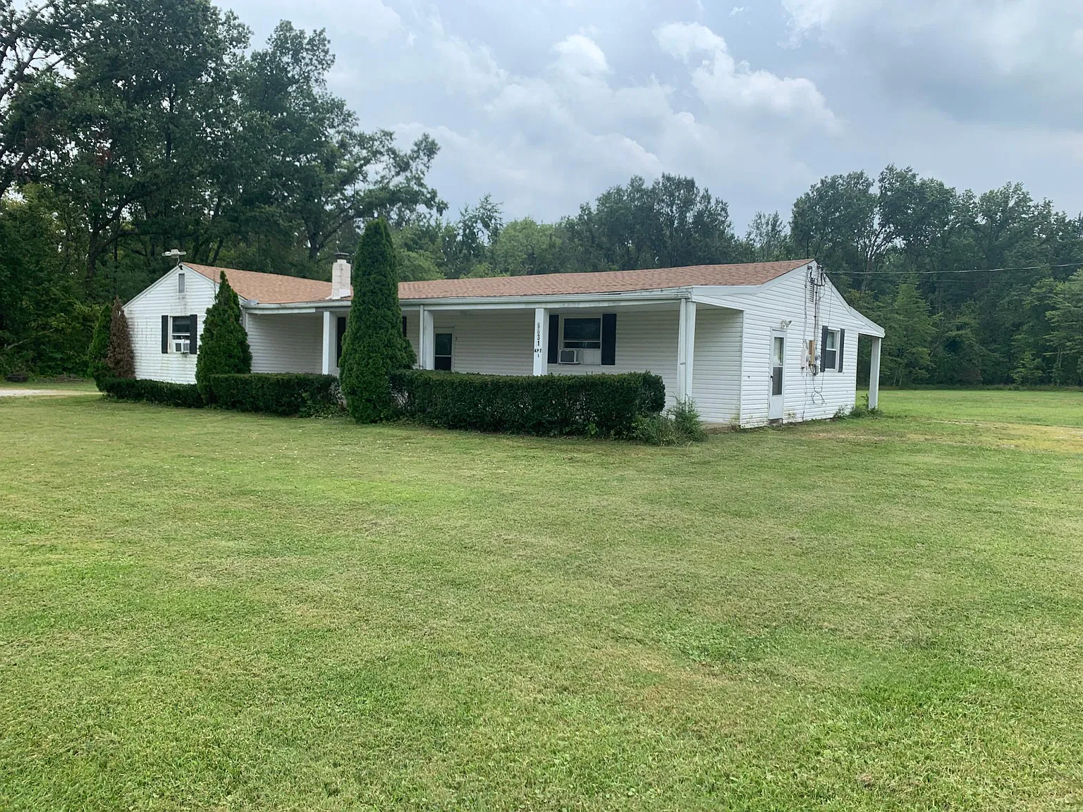 6631 Manila Rd — Photo 2