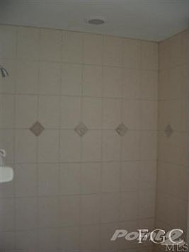 5th image of 406 NE 9th Ter