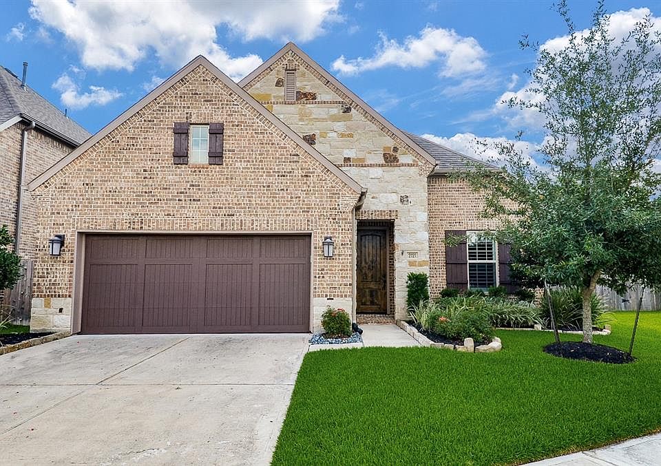1st image of 2121 Arrowood Glen Dr