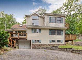 21 Glendale Rd W, Hewitt, NJ 07421