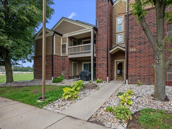 204 Glengarry Dr APT 102, Bloomingdale, IL 60108