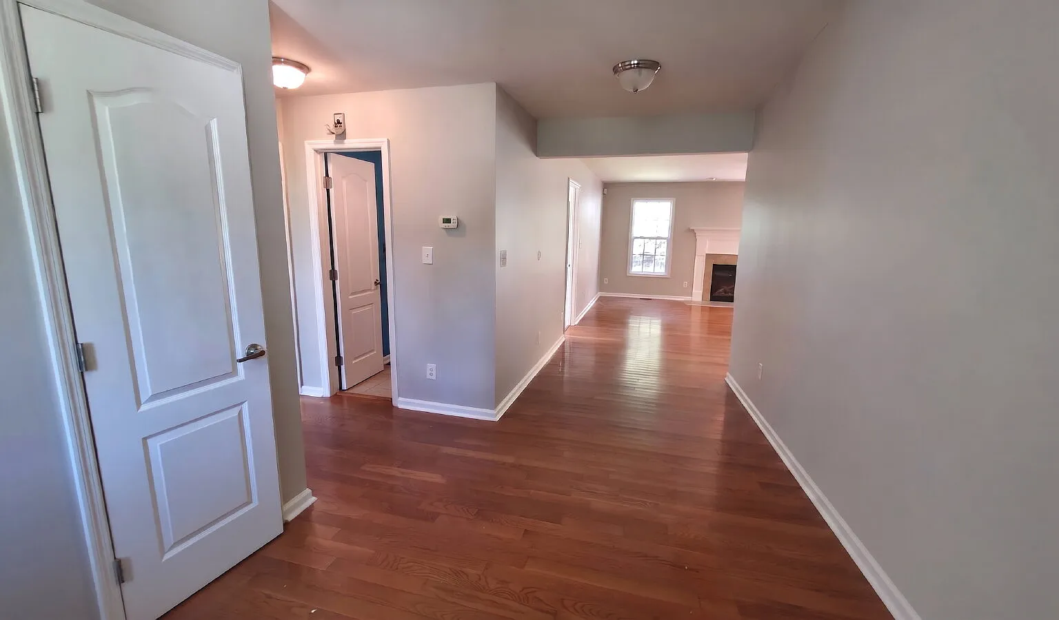 4 bed, 3.0 bath, 2300 sqft, $2,160 — Photo 3
