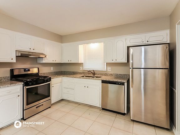 5th image of 10823 White Ave