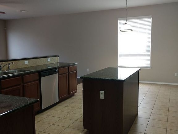 4th image of 2505 Laguna Dr