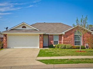 1104 E Park Dr, Lindale, TX 75771