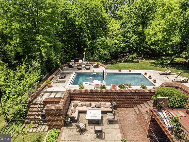 9909 Avenel Farm Dr — Photo 25