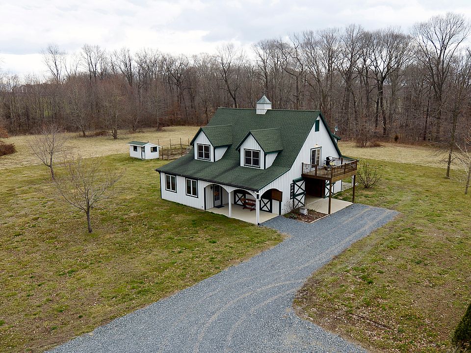 1st image of 208 Surrey Ln