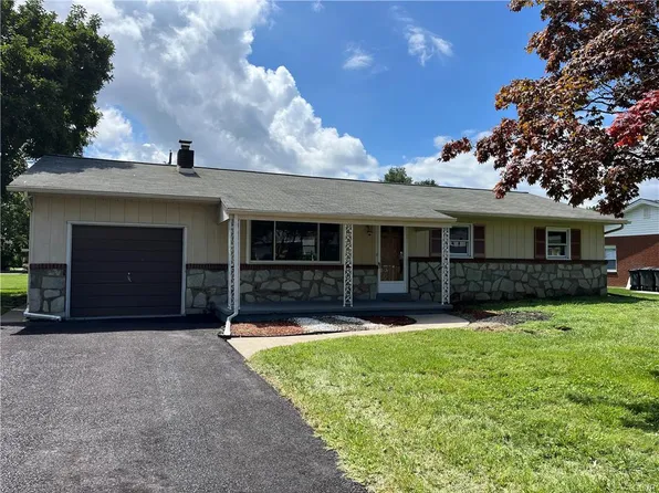 1621 Chippendale Cir, Bethlehem, PA 18017