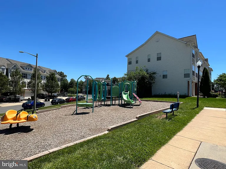 8118 Rainwater Cir — Photo 28