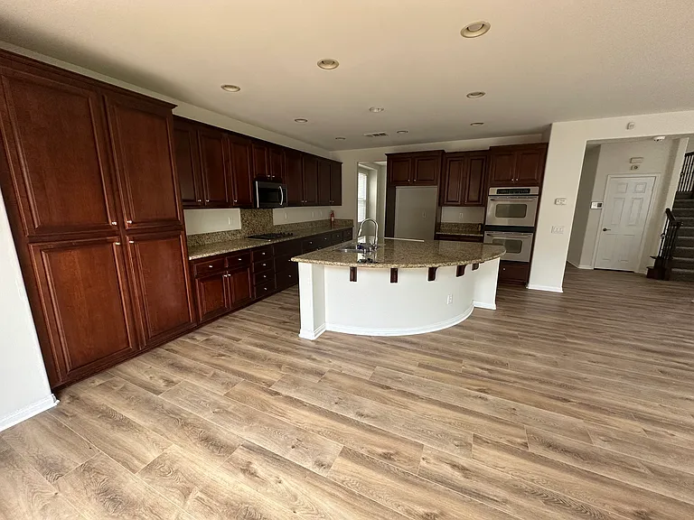 36305 Clearwater Ct — Photo 2