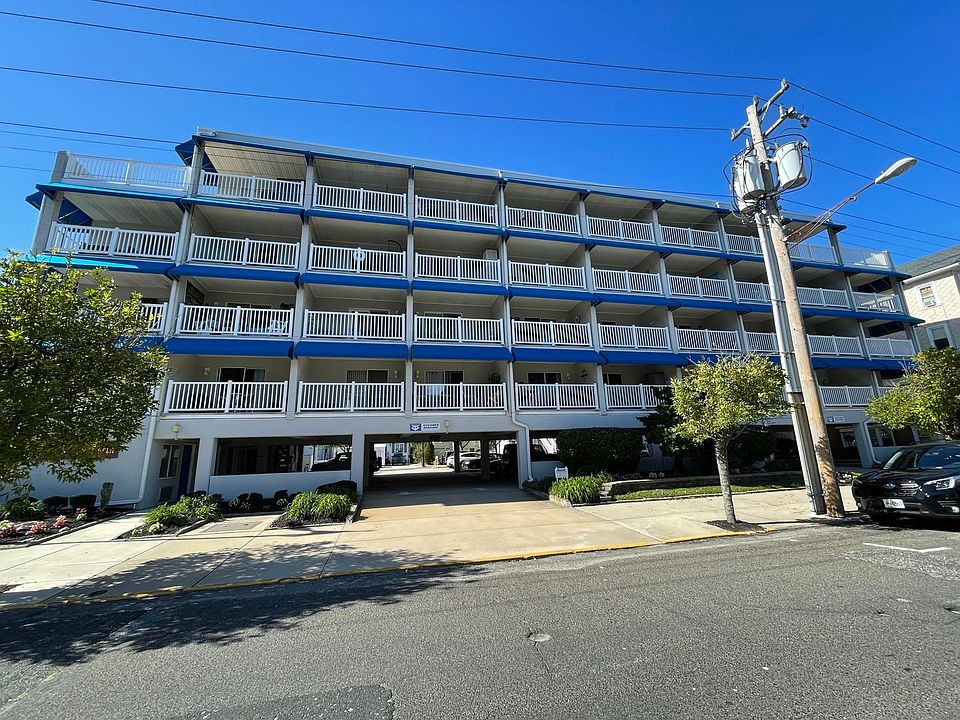 1st image of 928 Wesley Ave #206