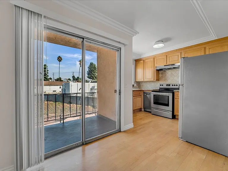 11661 Erwin St #15 — Photo 5