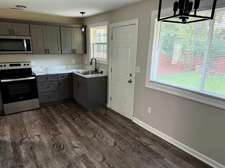 2020 Greenwood Cir #B — Photo 10