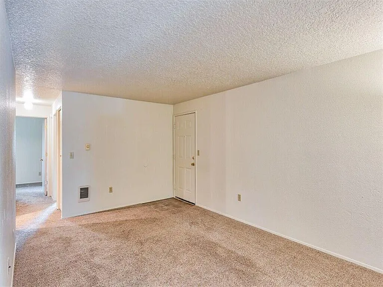 Harmony Court Apartments — Photo 7