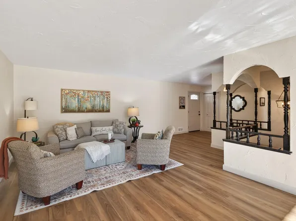 2803 Loop Rd S, Burnsville, MN 55306