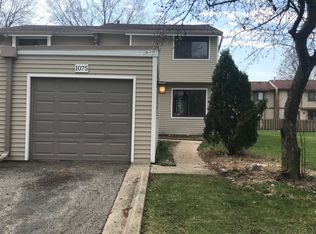 1075 Rainwood Dr, Aurora, IL