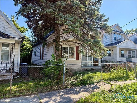 3rd image of 332 E Lake St
