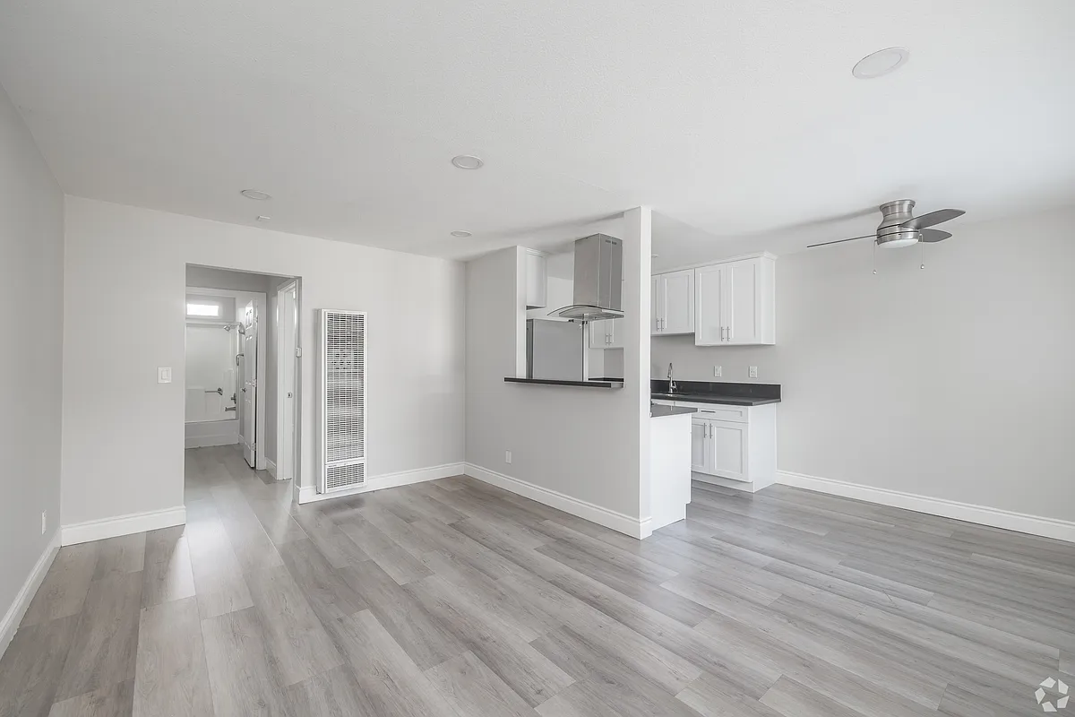 Building Photo - 1628 W 218th St #3