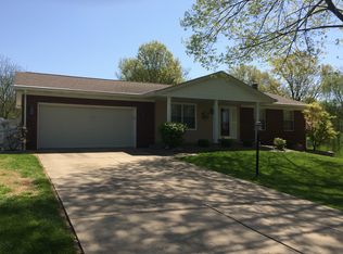121 Mark Trail Dr, Glen Carbon, IL
