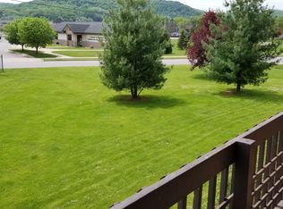 619 Welshire Dr APT 203, La Crescent, MN 55947