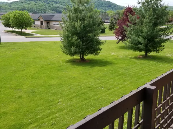 619 Welshire Dr, La Crescent, MN