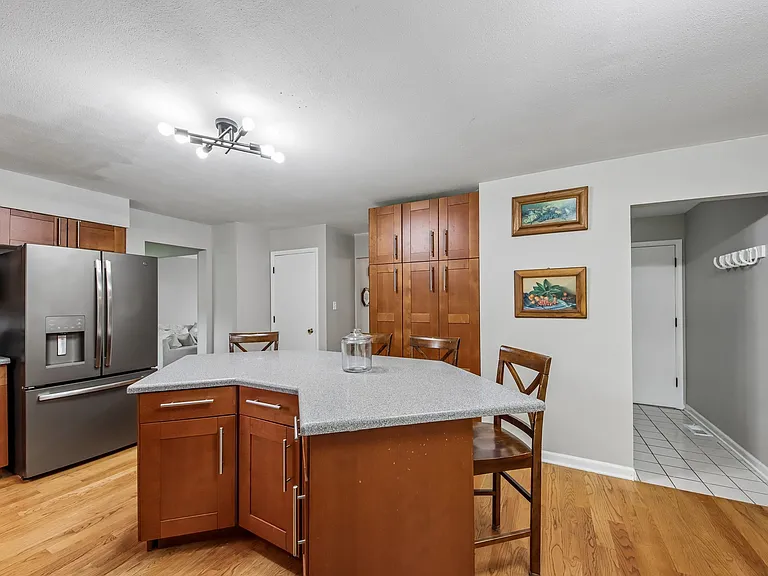 1111 Sara Ln — Photo 32