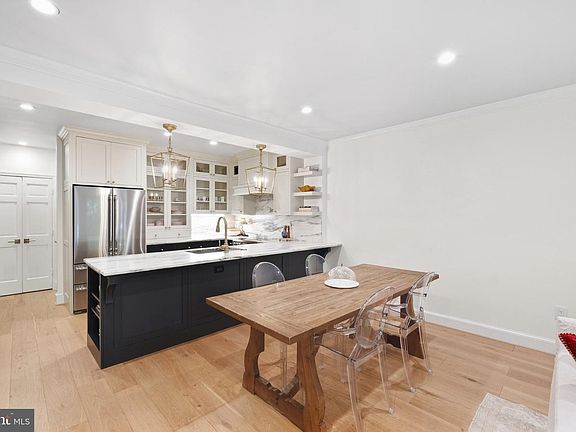 4th image of 3249 Sutton Pl NW APT C