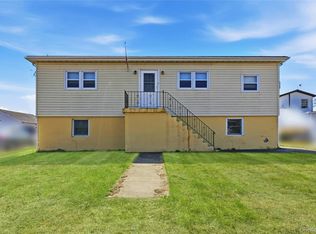 71 Orchard St, Lindenhurst, NY 11757