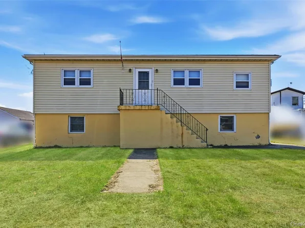 71 Orchard Street, Lindenhurst, NY 11757