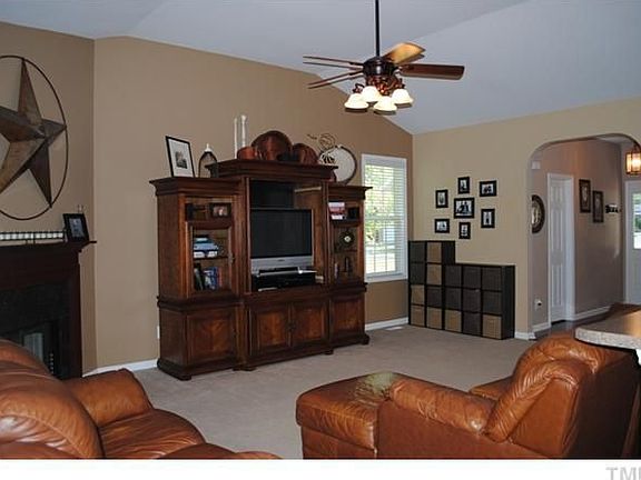 3rd image of 2640 Oleander Dr