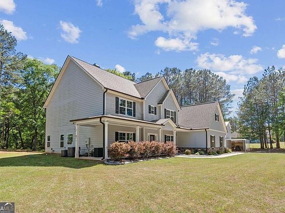 2nd image of 800 Rockhouse Rd
