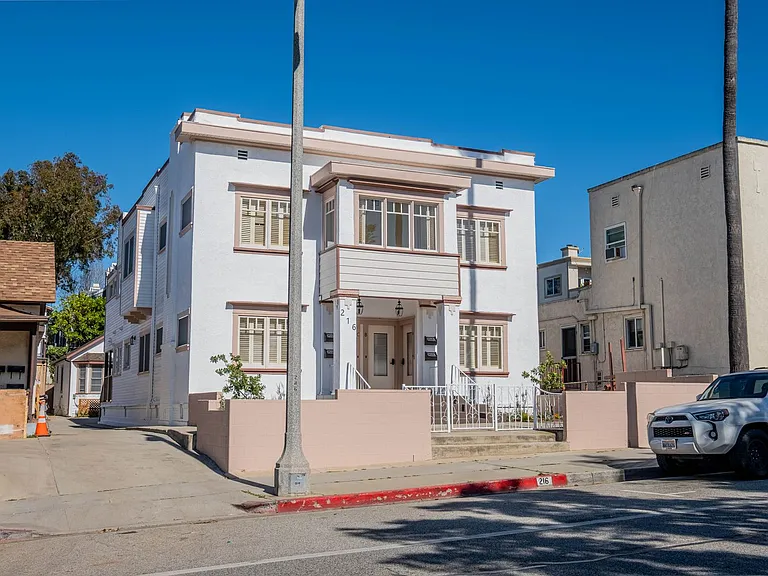 Catalina Residences — Photo 22