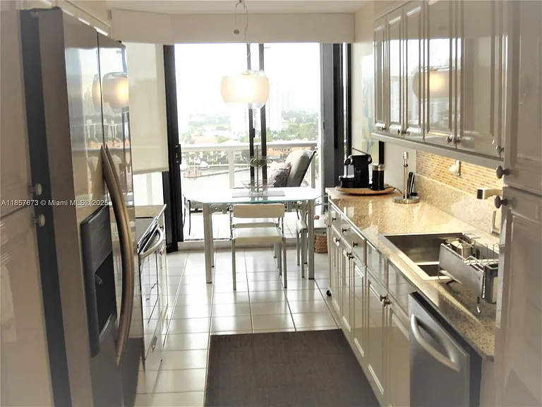 3600 Yacht Club Dr #1503 — Photo 28
