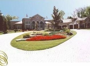 2555 Lone Pine Rd, West Bloomfield, MI 48323
