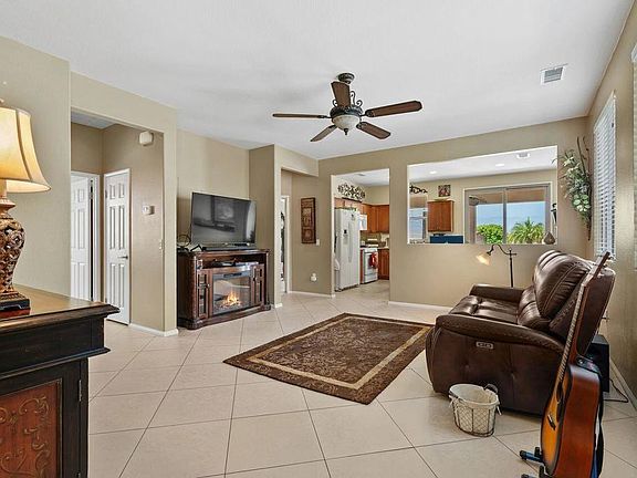 5th image of 41563 Calle Pampas