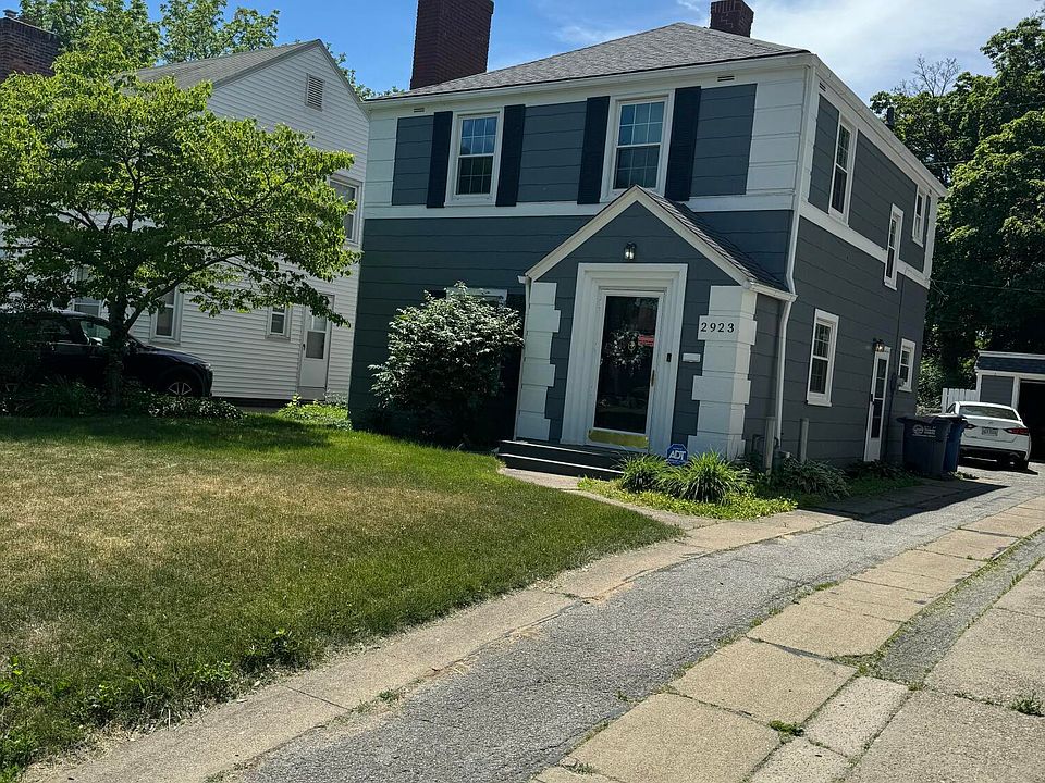 1st image of 2923 Sherbrooke Rd