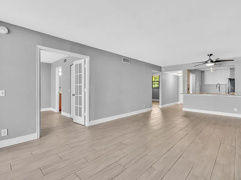 109 Lake Emerald Dr #108 — Photo 8