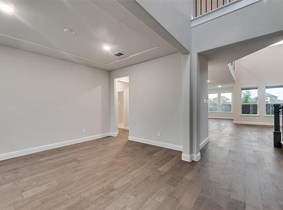 5th image of 713 Cashew Way