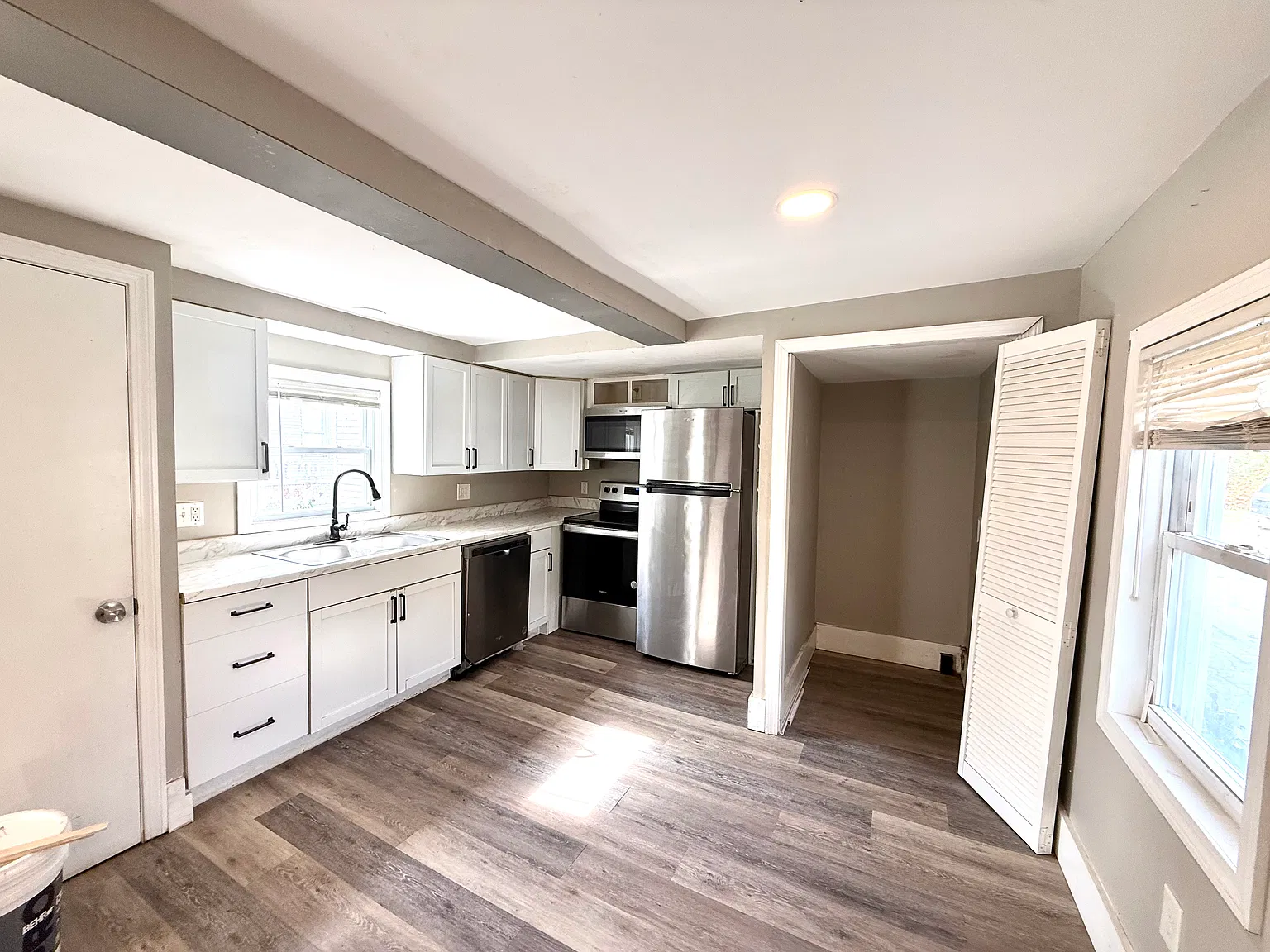 3 bed, 1.5 bath, 893 sqft, $1,600 — Photo 3
