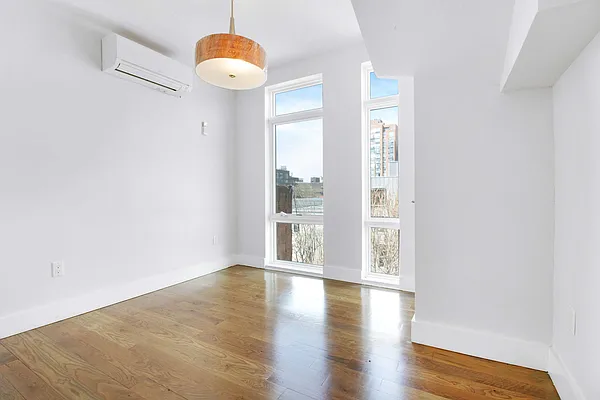 Rented by EXR | media 26