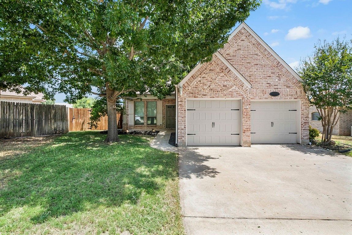 1320 Preston Trail Ct, Granbury, TX 76048 MLS 20393401 Zillow