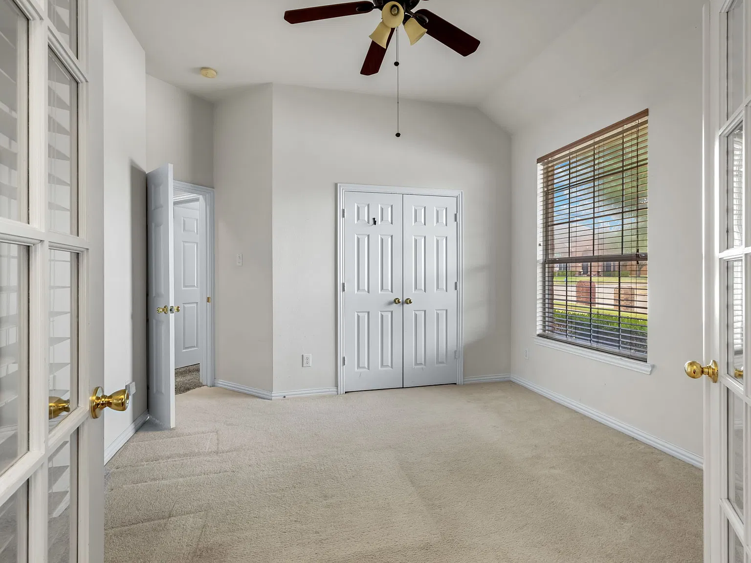 4 bed, 2268 sqft, $2,900 — Photo 2