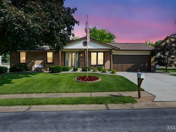 1213 S Wheaton Dr, Saint Charles, MO 63301