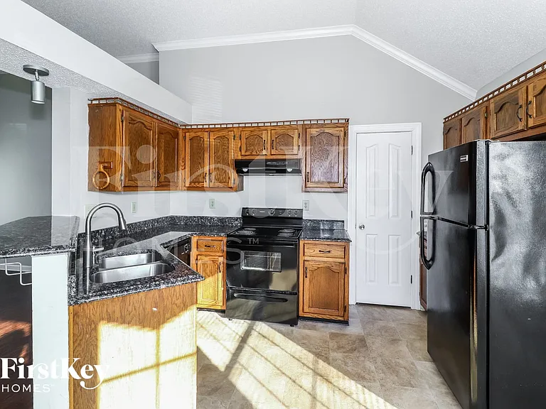 2798 Laura Cir E — Photo 6