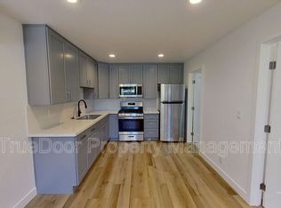 1896 N College Cir #C-A, Long Beach, CA 90815